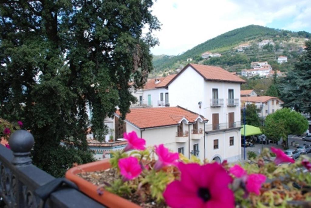 B&B Beata Solitudo Аджерола Стая снимка